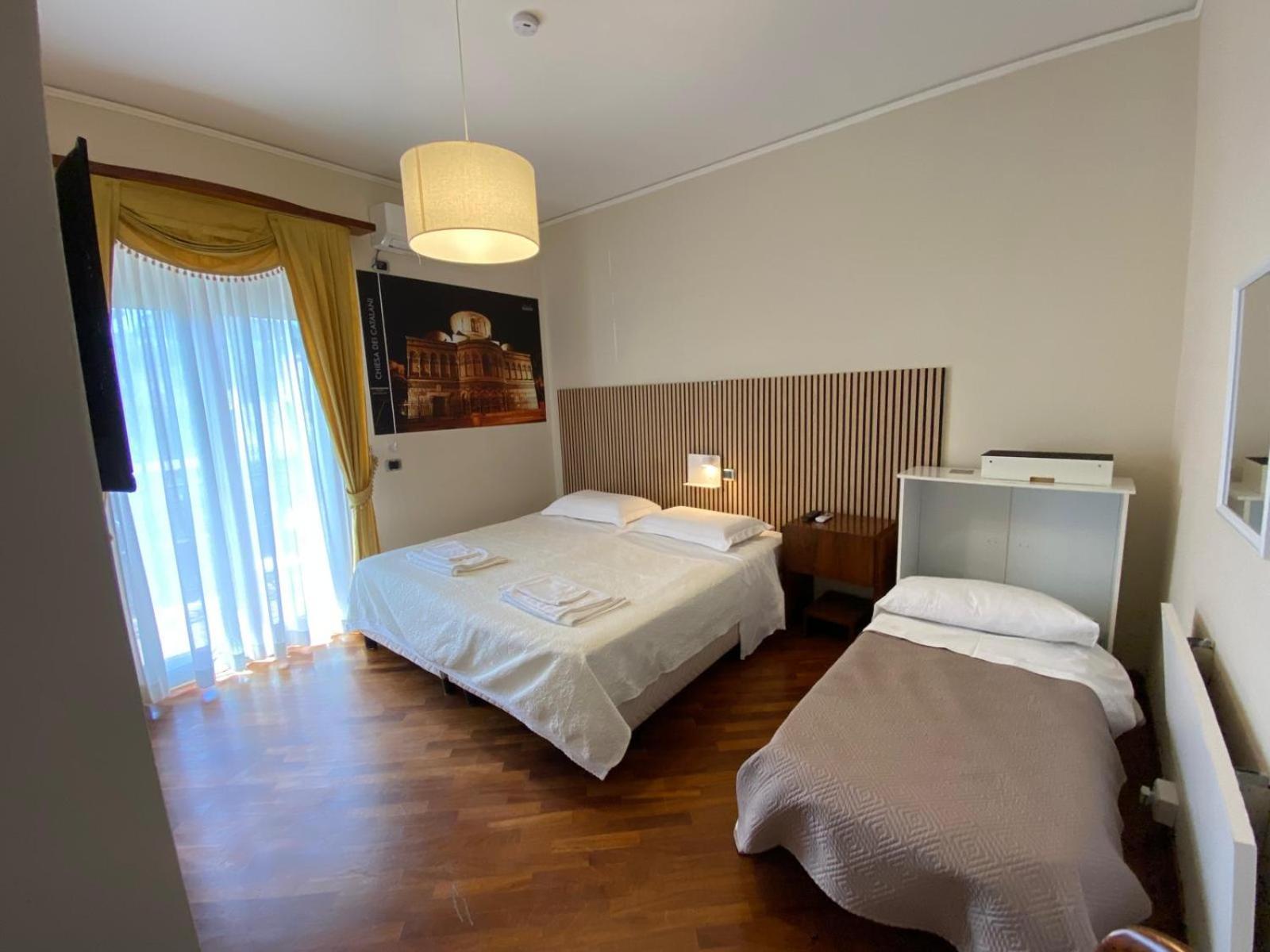 Casa Battisti Messina Guest House In Centro Citta, Ideale Per Famiglie O Gruppi Exteriér fotografie